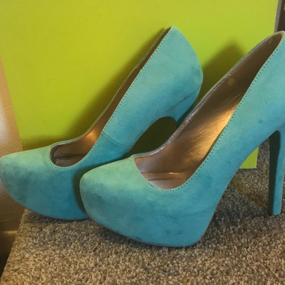 Pair platform heels - Picture 4 of 5